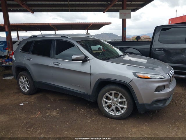 1C4PJLCB2HW667428 Jeep Cherokee Latitude Fwd