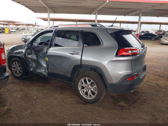 1C4PJLCB2HW667428 Jeep Cherokee Latitude Fwd