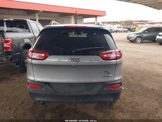 1C4PJLCB2HW667428 Jeep Cherokee Latitude Fwd