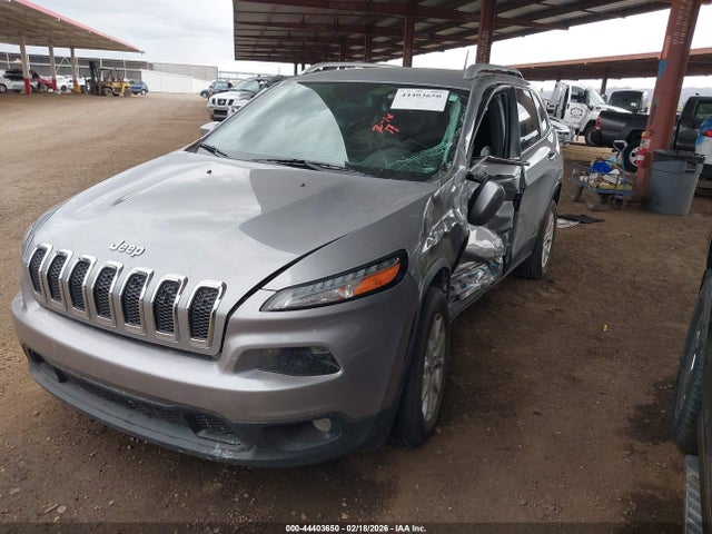 1C4PJLCB2HW667428 Jeep Cherokee Latitude Fwd