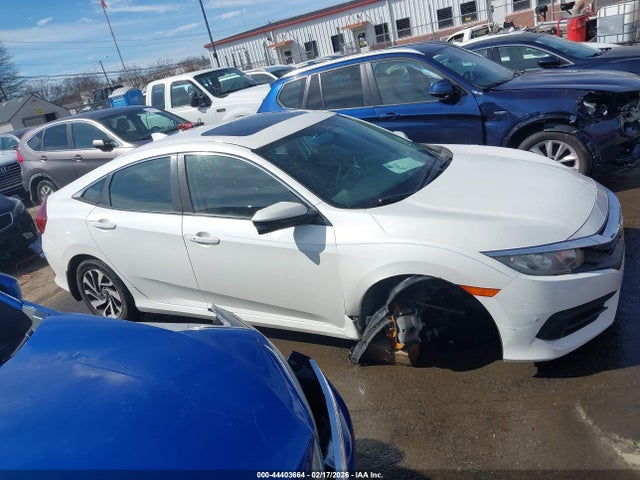 44403664 :رقم المزاد ، 19XFC2F79JE034335 vin ، 2018 Honda Civic Ex مزاد بيع