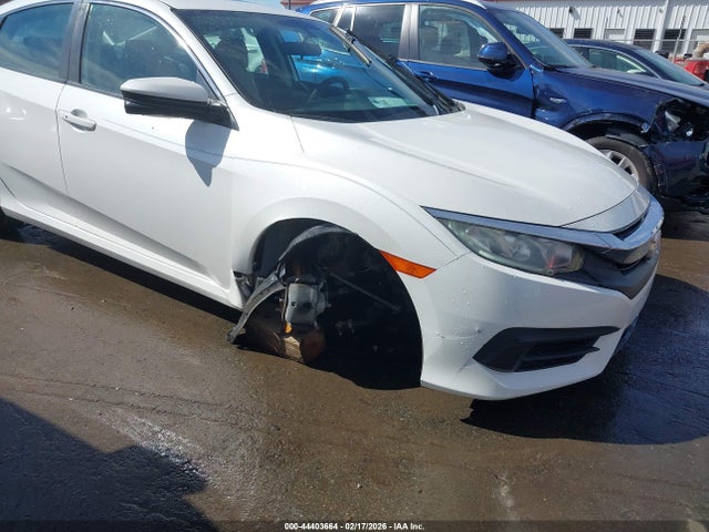 44403664 :رقم المزاد ، 19XFC2F79JE034335 vin ، 2018 Honda Civic Ex مزاد بيع