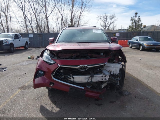 Toyota Highlander Platinum 2022 5TDFZRBH2NS196244 Image 13