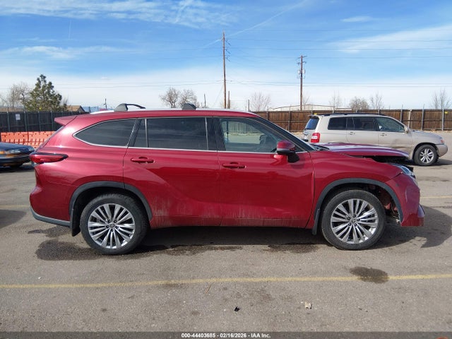 Toyota Highlander Platinum 2022 5TDFZRBH2NS196244 Image 14