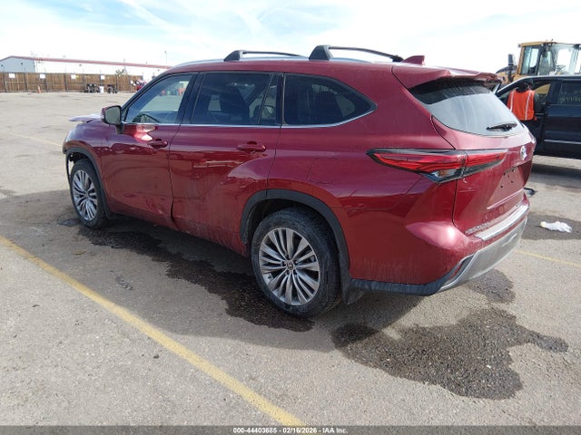 Toyota Highlander Platinum 2022 5TDFZRBH2NS196244 Image 3