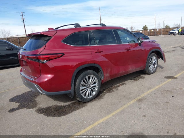 Toyota Highlander Platinum 2022 5TDFZRBH2NS196244 Image 4