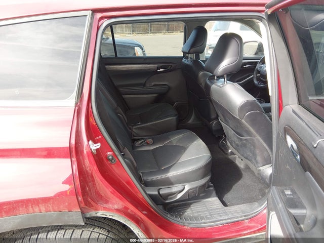 Toyota Highlander Platinum 2022 5TDFZRBH2NS196244 Image 8