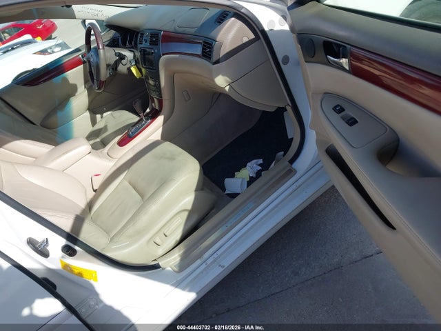 2003 LEXUS ES 300 JTHBF30G030099606 Photo 4