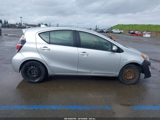 JTDKDTB30F1580701 Toyota Prius C Two