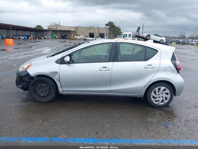 JTDKDTB30F1580701 Toyota Prius C Two