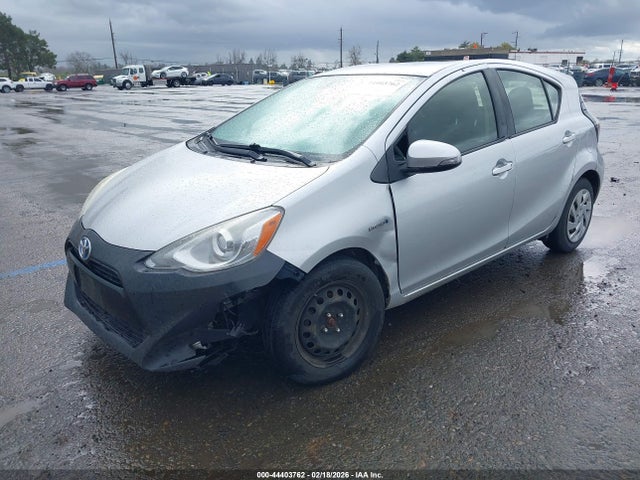 JTDKDTB30F1580701 Toyota Prius C Two
