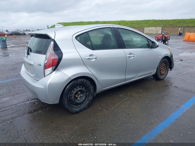 JTDKDTB30F1580701 Toyota Prius C Two