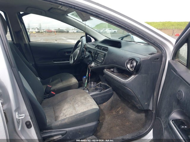 JTDKDTB30F1580701 Toyota Prius C Two
