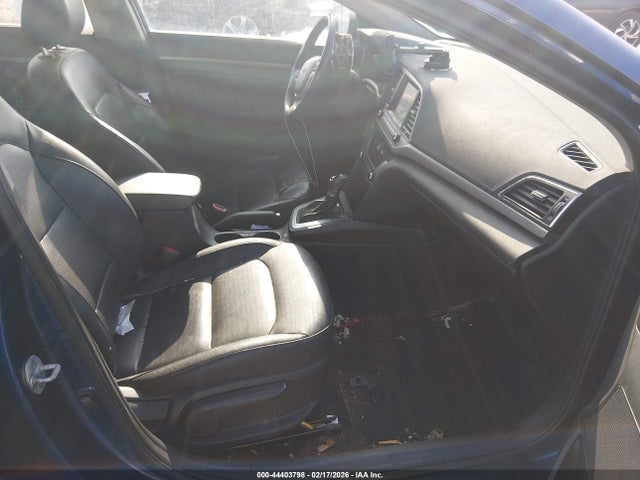 Hyundai Elantra Limited 2017 5NPD84LF6HH054872 Image 5
