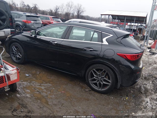 2018 INFINITI QX30 SJKCH5CP7JA057896 Photo 2
