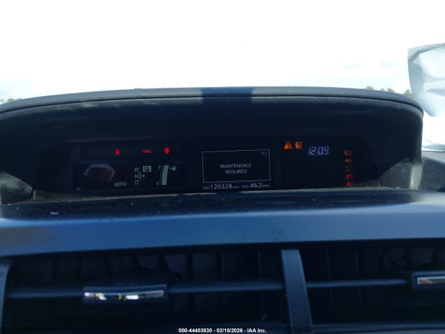2015 Toyota Prius V Three მანქანა იყიდება აუქციონზე, vin: JTDZN3EU0FJ022119, აუქციონის ნომერი: 44403830