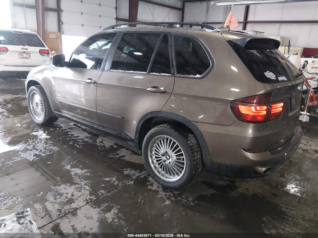 2011 BMW X5 5UXZV4C57BL400841 Photo 2