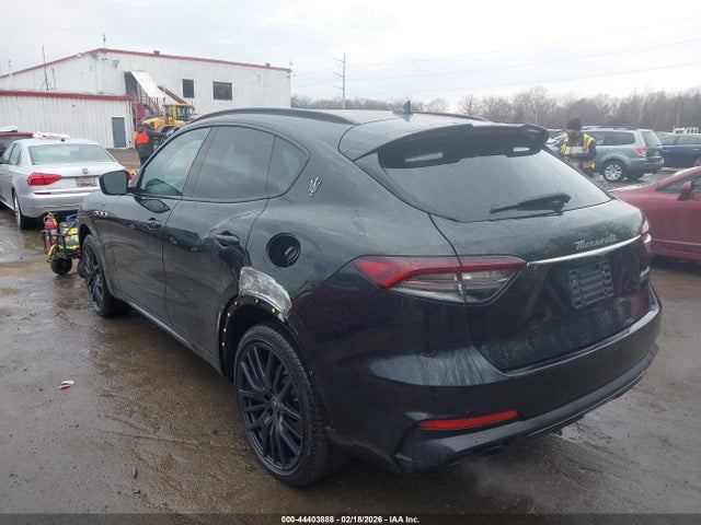 2022 MASERATI LEVANTE ZN661XUA7NX387632 Photo 2