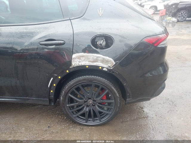 2022 MASERATI LEVANTE ZN661XUA7NX387632 Photo 5