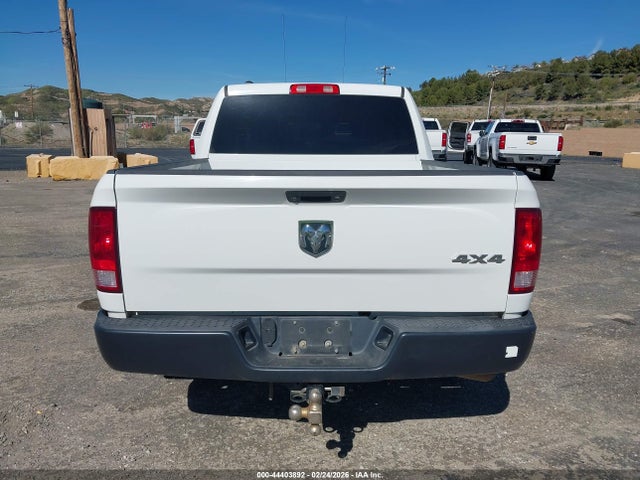 1C6RR7XT5JS319025 RAM 1500 Ssv 4x4 5&#039;7 Box