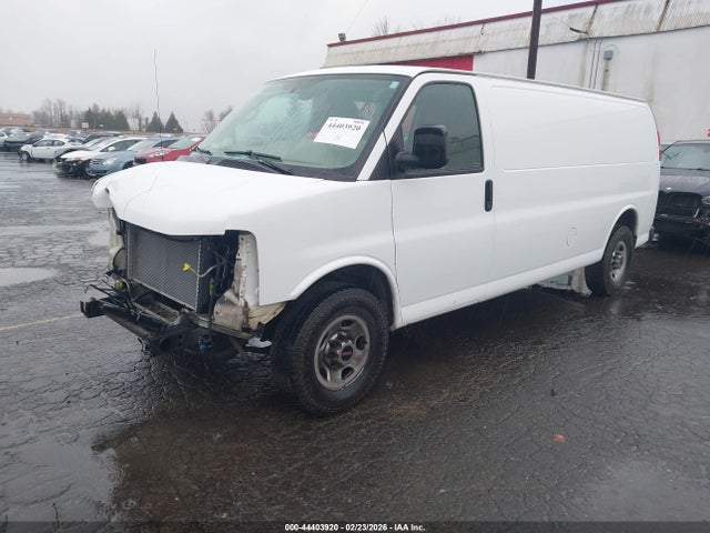 GMC Savana 2500 Work Van 2015 1GTW7GCF8F1275133 Image 2