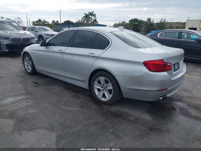 2011 BMW 528I WBAFR1C58BC672710 Photo 2