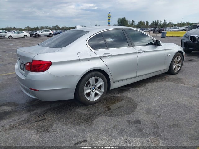 2011 BMW 528I WBAFR1C58BC672710 Photo 3