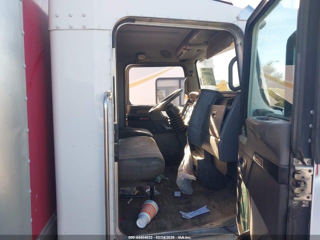 44404032 :رقم المزاد ، 2NKHHM6X4FM460828 vin ، 2015 Kenworth Construction T270 مزاد بيع