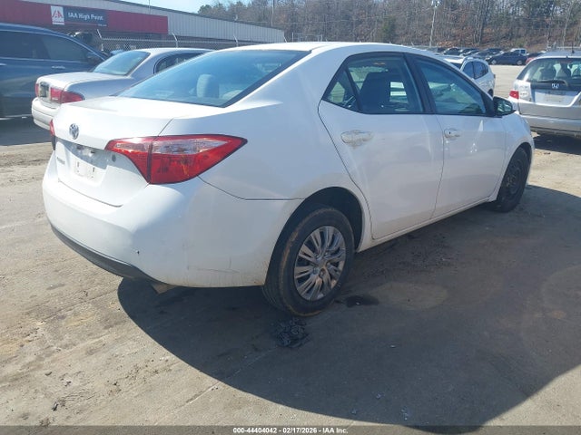 44404042 :رقم المزاد ، 5YFBURHEXJP835077 vin ، 2018 Toyota Corolla L مزاد بيع