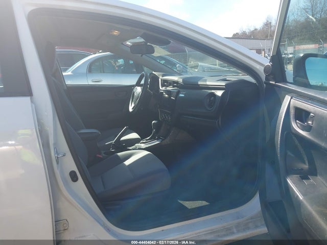 44404042 :رقم المزاد ، 5YFBURHEXJP835077 vin ، 2018 Toyota Corolla L مزاد بيع