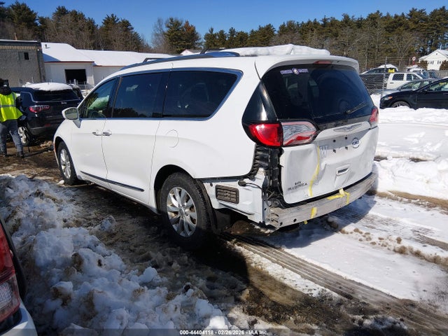2C4RC1BG8JR280305 Chrysler Pacifica Touring L