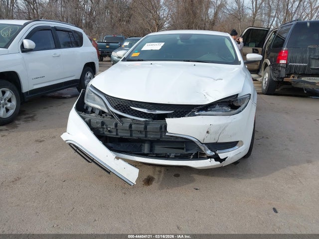 44404121 :رقم المزاد ، 1C3CCCAB1FN603528 vin ، 2015 Chrysler 200 Limited مزاد بيع