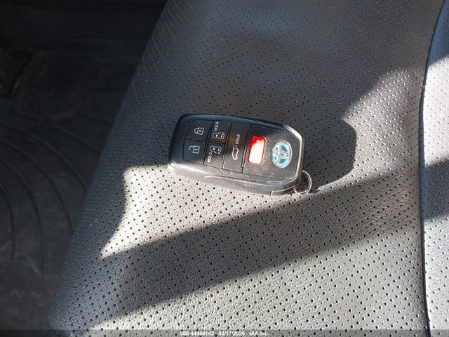 Продажа на аукционе авто 2025 Toyota Sienna Limited, vin: 5TDZRKECXSS225506, номер лота: 44404142