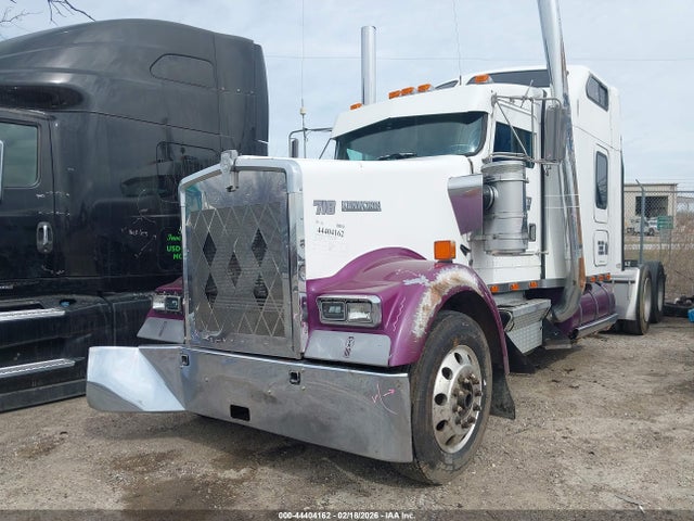 44404162 :رقم المزاد ، 1XKWDB9X0TR674700 vin ، 1996 Kenworth Construction W900 مزاد بيع