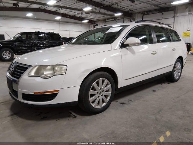 2008 VOLKSWAGEN PASSAT WVWXK73C88E242279 Photo 1