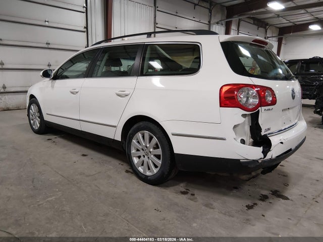 2008 VOLKSWAGEN PASSAT WVWXK73C88E242279 Photo 2