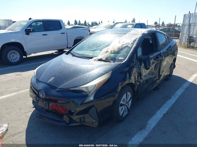 Toyota Prius Three 2018 JTDKARFU2J3067980 Image 2