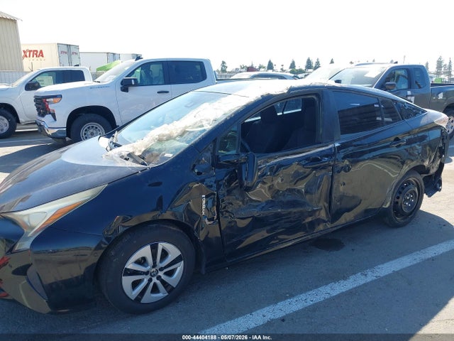 Toyota Prius Three 2018 JTDKARFU2J3067980 Image 6
