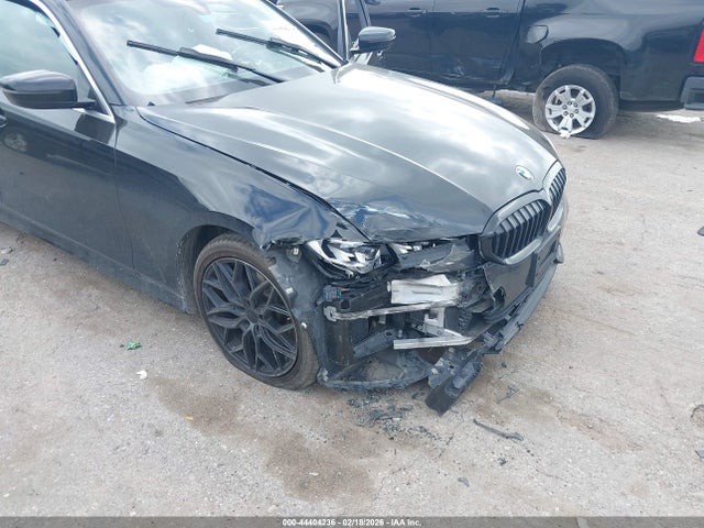 44404236 :رقم المزاد ، 3MW5R1J06L8B32767 vin ، 2020 Bmw 330i مزاد بيع