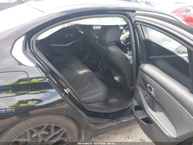 44404236 :رقم المزاد ، 3MW5R1J06L8B32767 vin ، 2020 Bmw 330i مزاد بيع