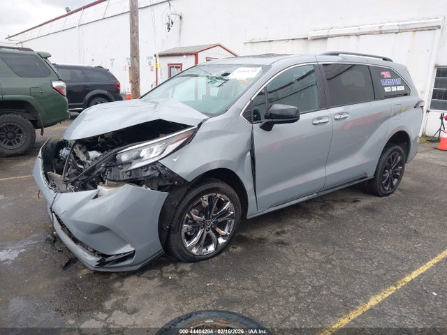Toyota Sienna Xse 2023 5TDXRKEC4PS142328 Image 2