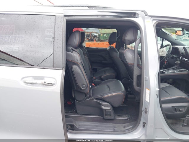 Toyota Sienna Xse 2023 5TDXRKEC4PS142328 Image 8