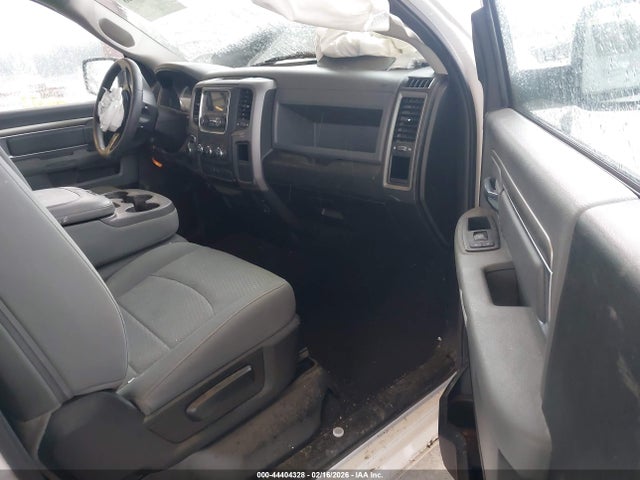 3C6JR7DG9KG569770 RAM 1500 Classic Tradesman 4x4 8&#039; Box