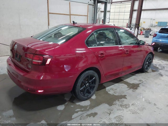 44404338 :رقم المزاد ، 3VWDB7AJ1HM245827 vin ، 2017 Volkswagen Jetta 1.4t Se مزاد بيع