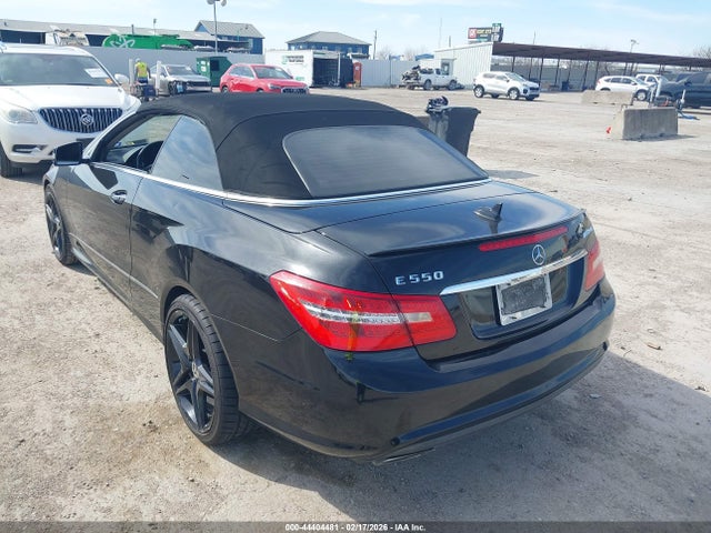 2011 MERCEDES-BENZ E 550 WDDKK7CF9BF064426 Photo 2