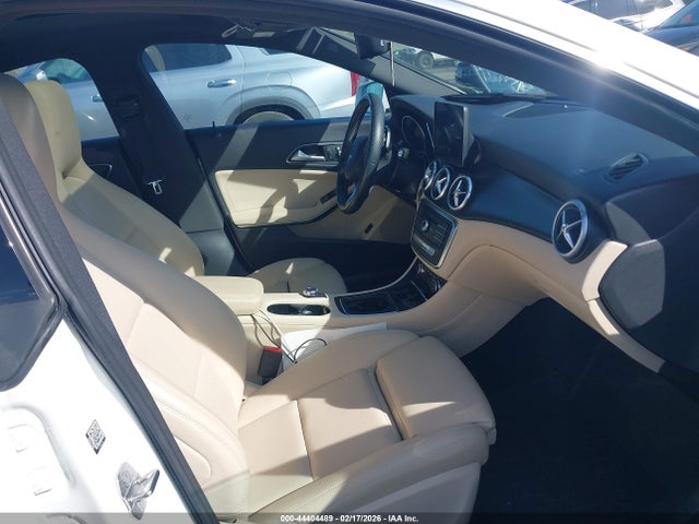 2019 MERCEDES-BENZ CLA 250 WDDSJ4GB1KN723646 Photo 4