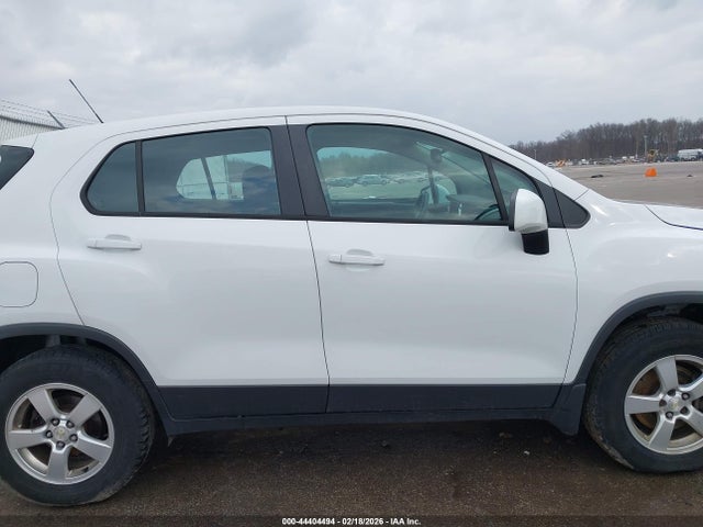Продажа на аукционе авто 2015 Chevrolet Trax 1ls, vin: 3GNCJPSBXFL195173, номер лота: 44404494