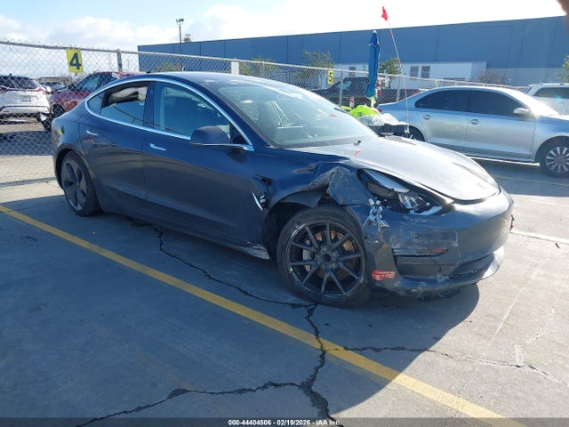 2018 TESLA MODEL 3 5YJ3E1EA3JF037682 Photo 0