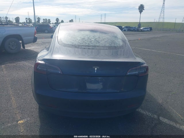 44404506 :رقم المزاد ، 5YJ3E1EA3JF037682 vin ، 2018 Tesla Model 3 Long Range/mid Range مزاد بيع