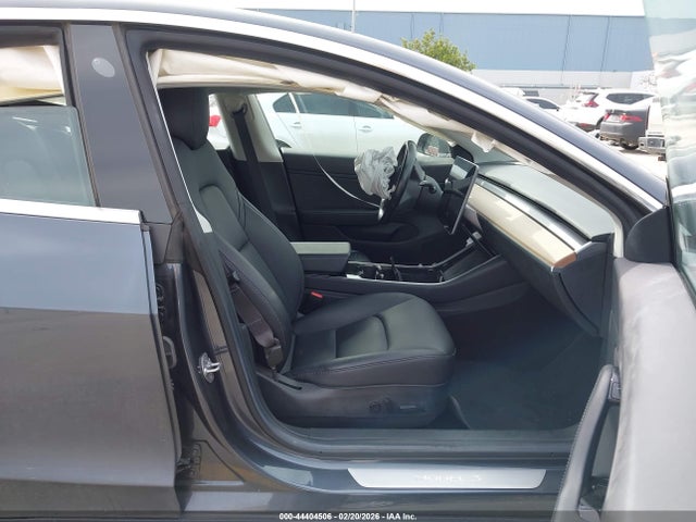 2018 TESLA MODEL 3 5YJ3E1EA3JF037682 Photo 4